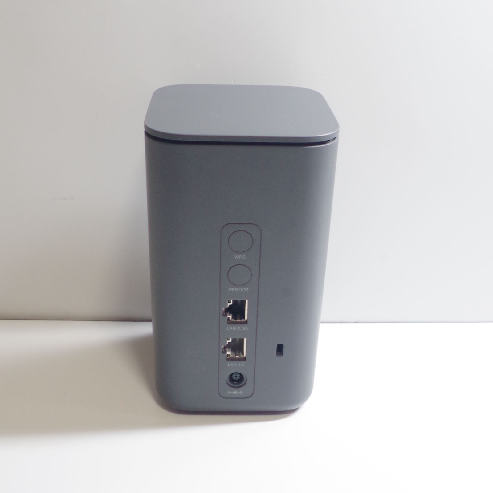 NTTドコモ HR02 home 5G ルーター Wi-Fi 本体のみ 中古 - メルカリ