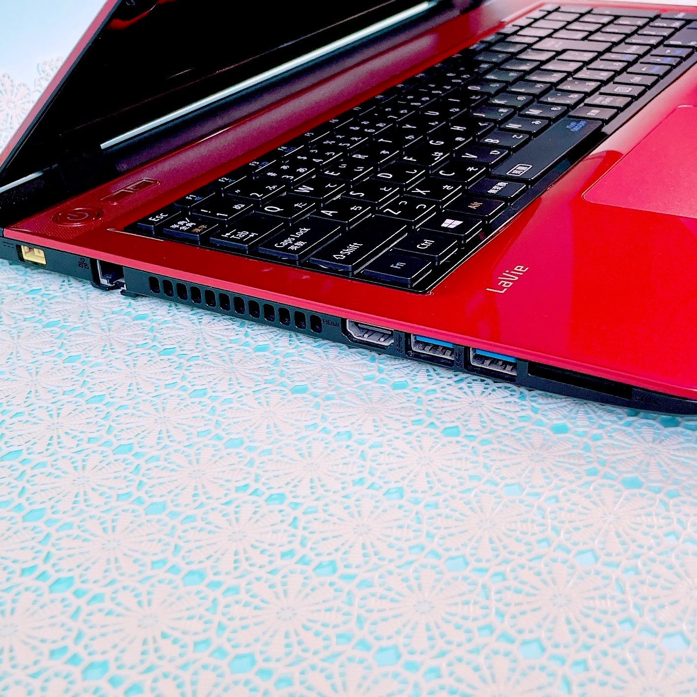 お買い得品‼️可愛い赤✨️薄型ノートパソコン！Windows11 カメラ付き