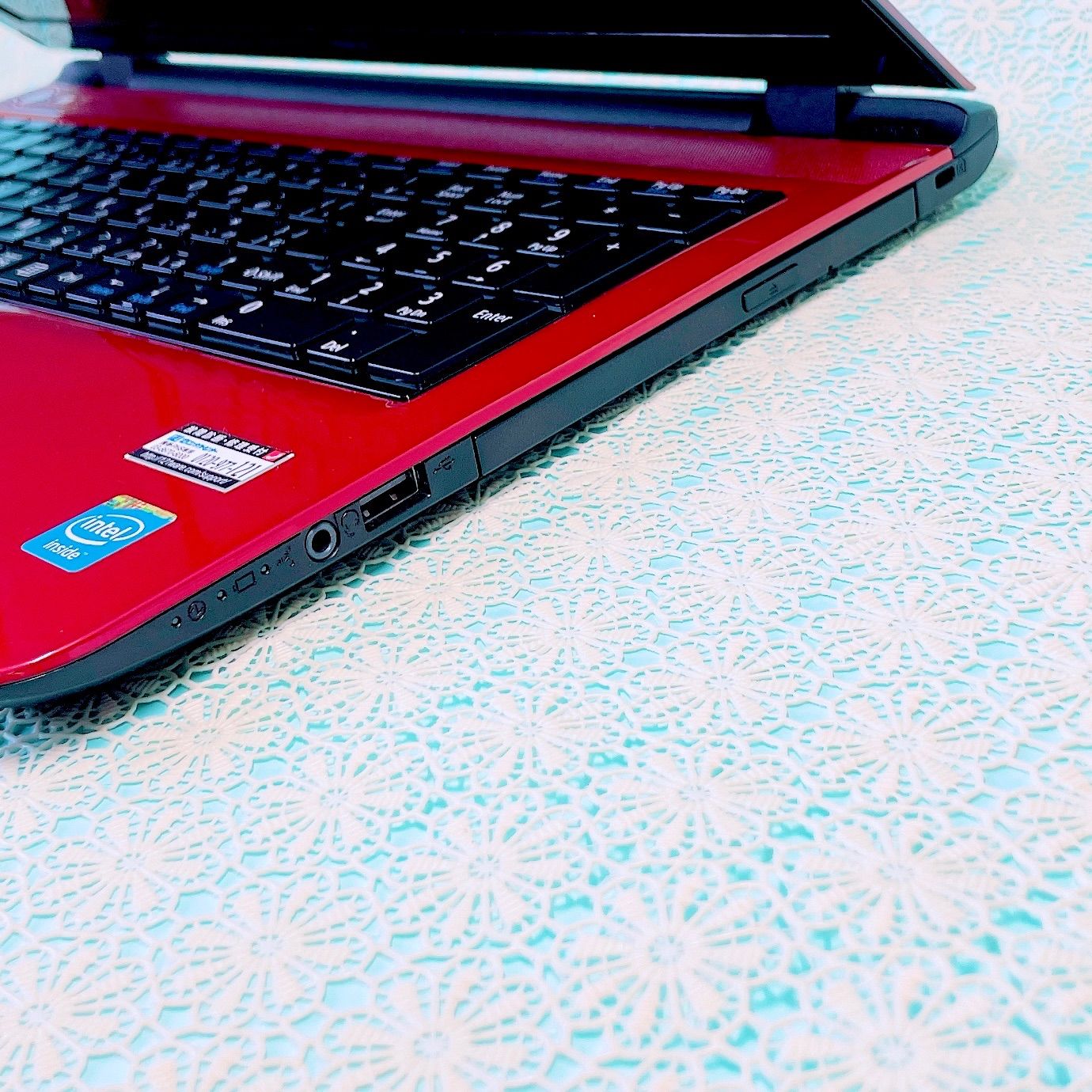 お買い得品‼️可愛い赤✨️薄型ノートパソコン！Windows11 カメラ付き