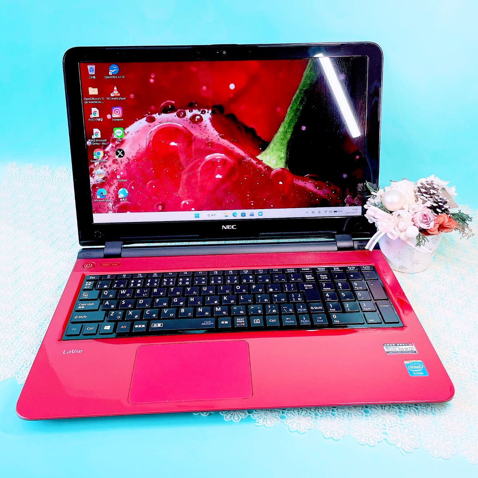 お買い得品‼️可愛い赤✨️薄型ノートパソコン！Windows11 カメラ付き