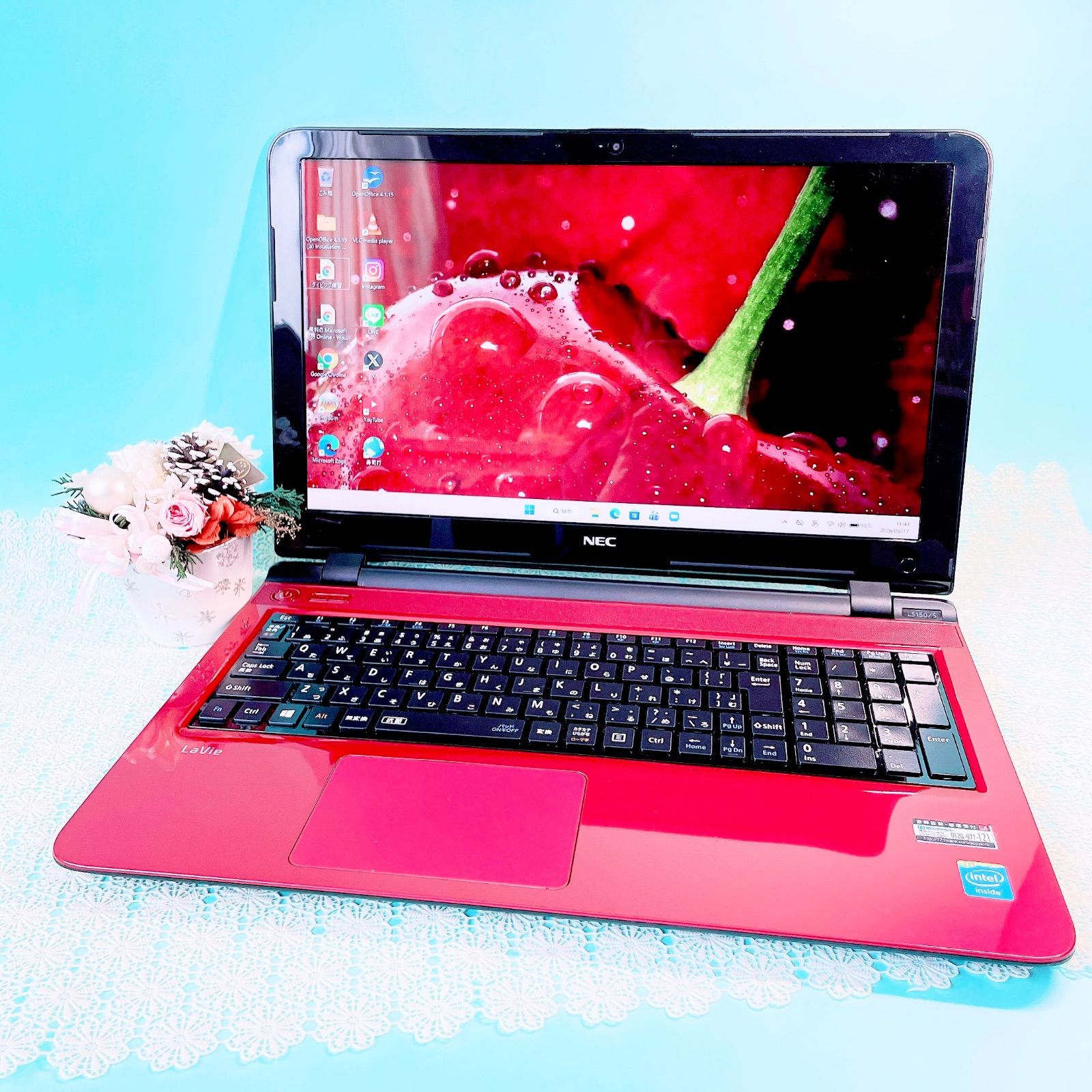 お買い得品‼️可愛い赤✨️薄型ノートパソコン！Windows11 カメラ付き