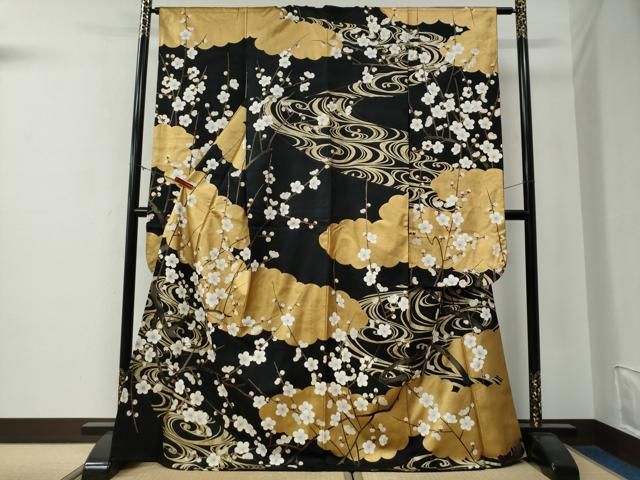 平和屋着物●豪華振袖　駒刺繍　雲取り流水枝梅文　黒地　金彩　正絹　逸品　CABG0207yc