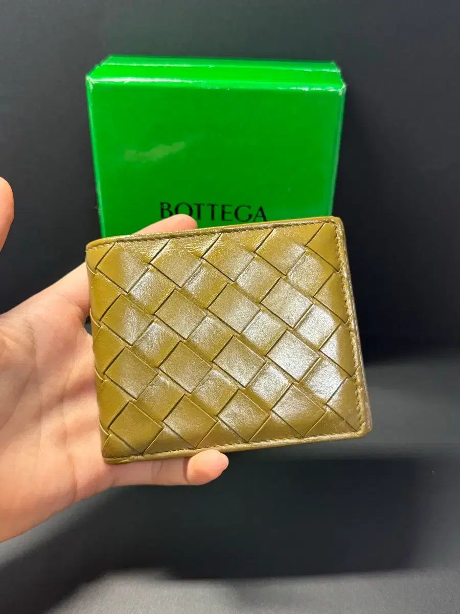 ボッテガ・ヴェネタ イントレチャート 二つ折り財布 茶色