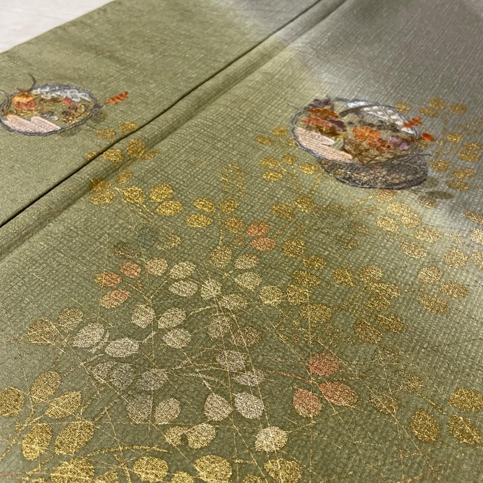 付下げ 裄66.5 トールサイズ 単衣仕立て 刺繍の花模様 金彩 着物 正絹