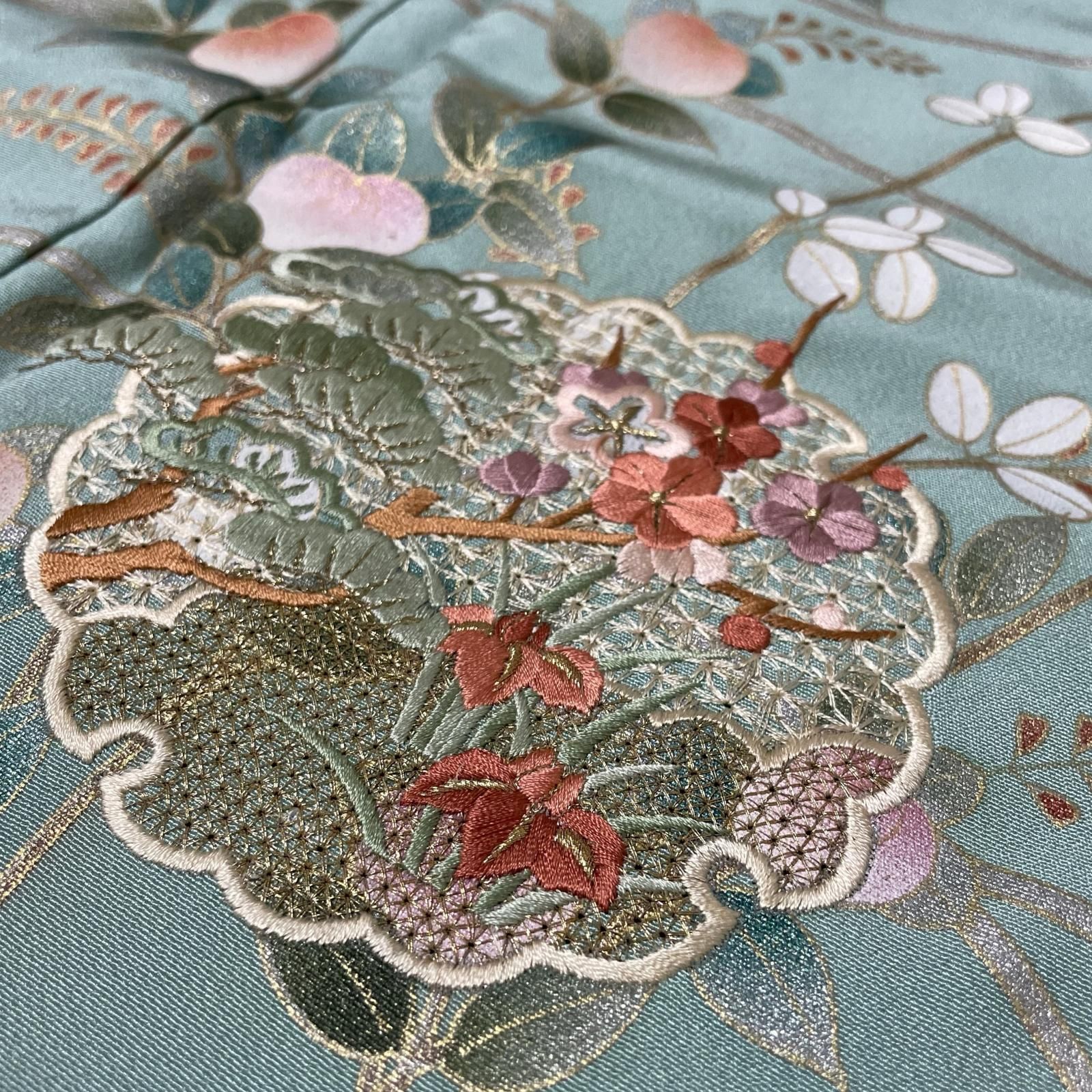 付下げ 裄66.5 刺繍の雪輪 枝花模様 着物 正絹 X-3892