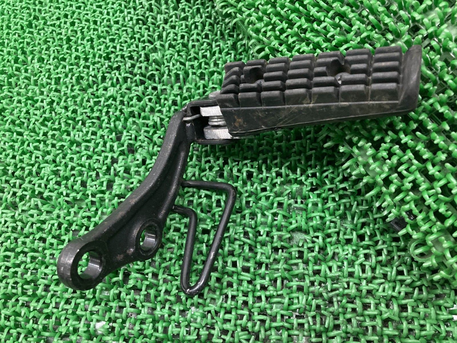 SR400 ステップ 右 ヤマハ 純正 中古 RH03J RH16J FI インジェクション ステー Ss ヤマハ SR400 純正 右 RH03J 中古 ステップ バイク 部品 FI メイン