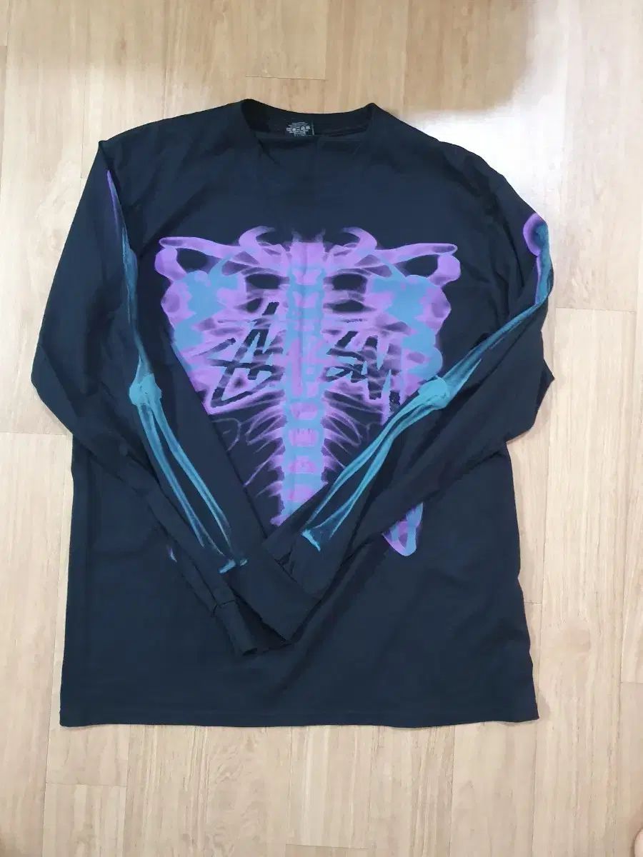 (L)ステューシー ボン プリント 長袖 Tシャツ ブラック