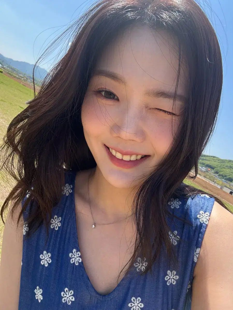 OH MY GIRL ヒョジョン(HYOJUNG) サイン入りチェキ サイン入りポラロイド 出品