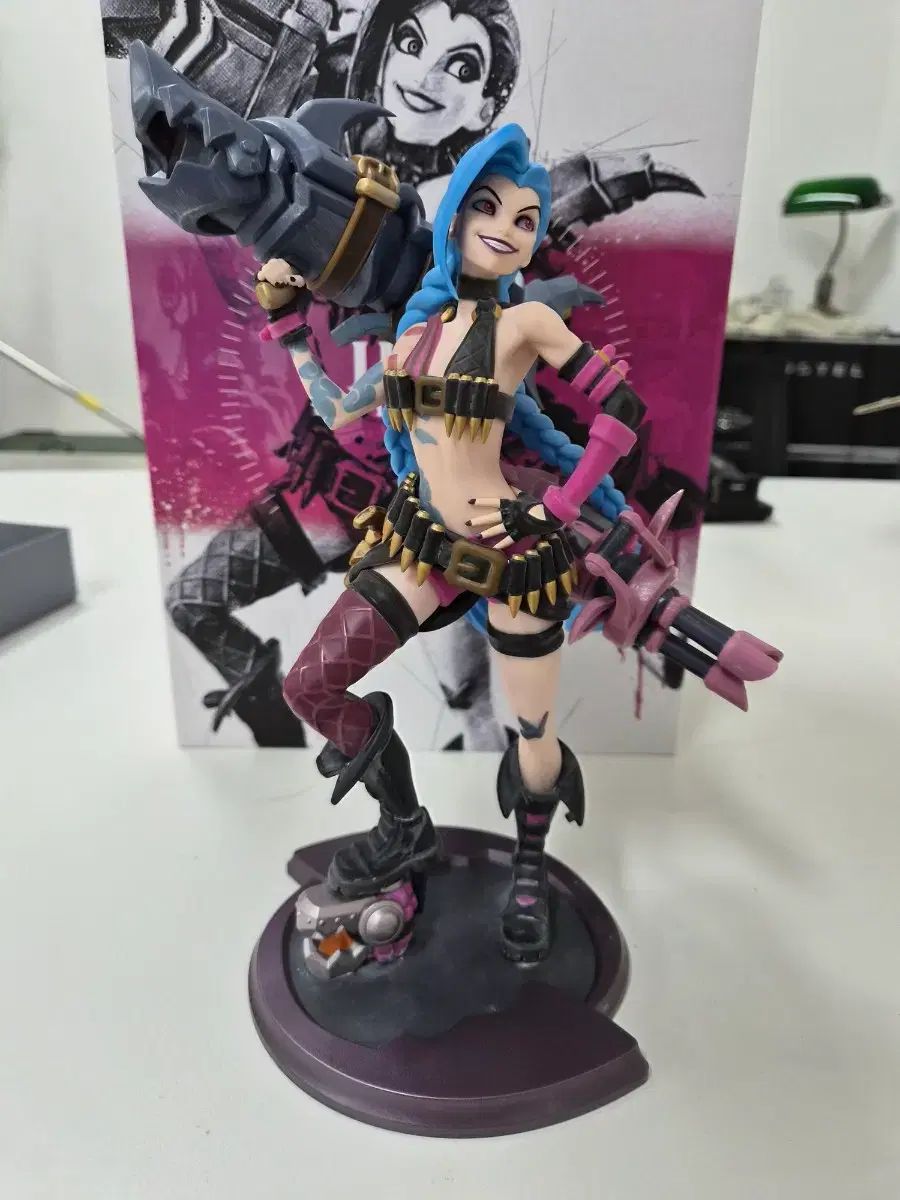 ジンクス フィギュア 9,195円