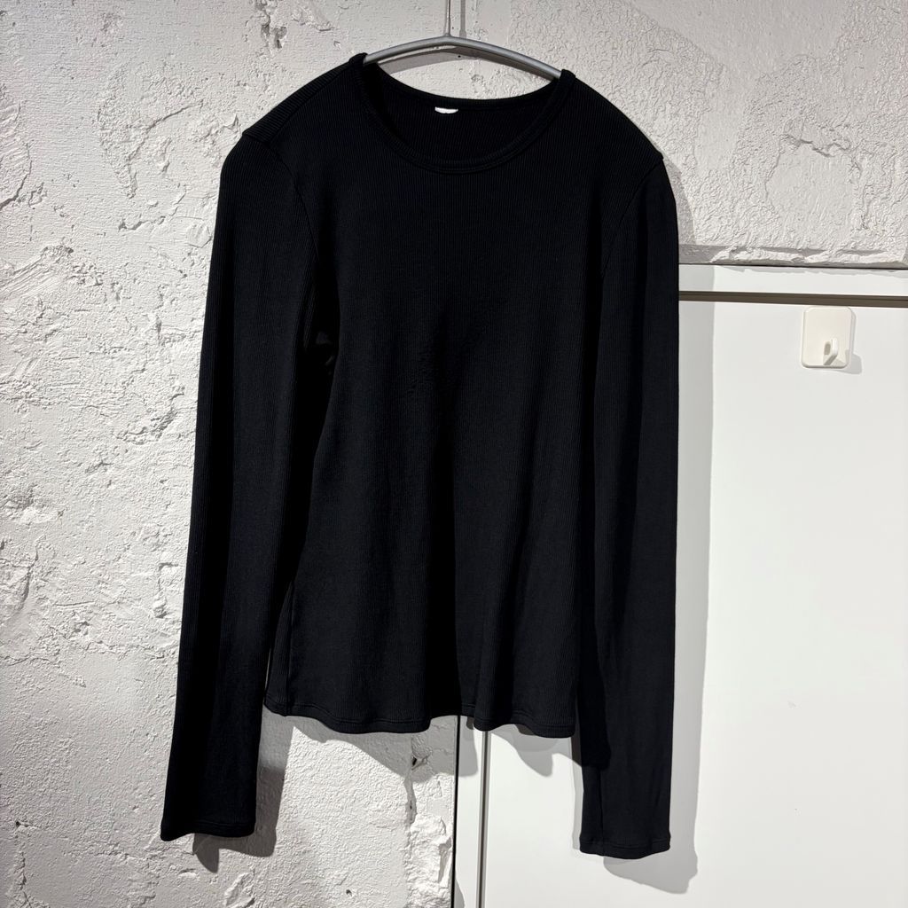 ALO Yoga アロ ーヨガ L/S Tops ストレッチロングTシャツ ブラック