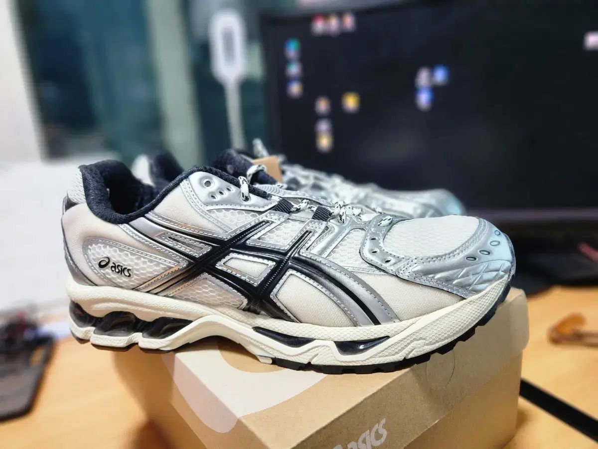 (新品) アシックス ゲルニンバス 10 1 クリーム ブラック 270