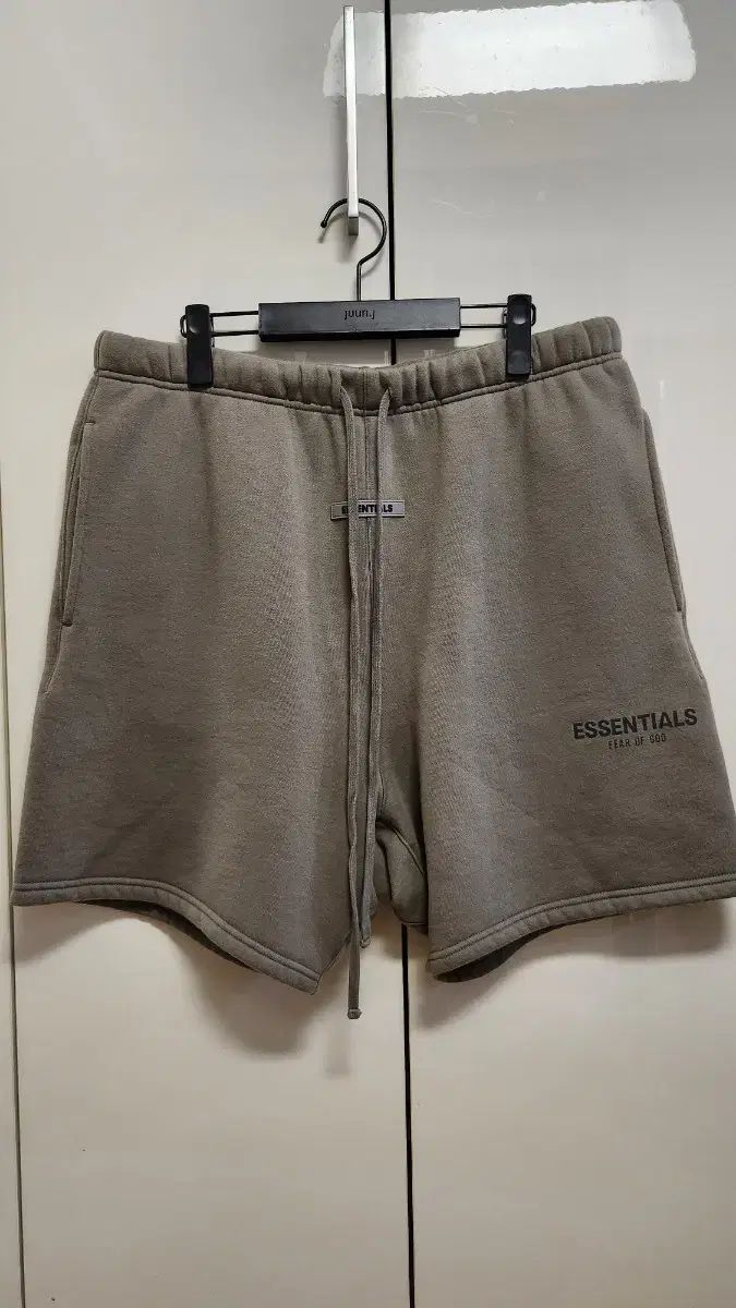 エッセンシャルズ ハーフパンツ L
