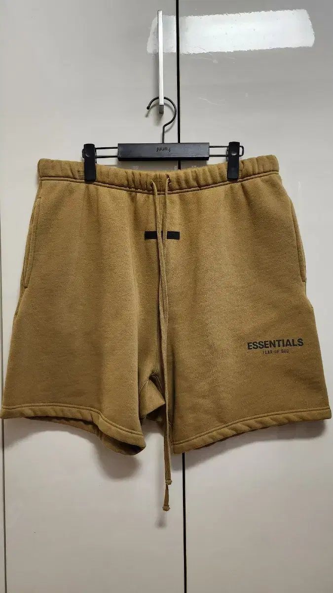 エッセンシャルズ ハーフパンツ L