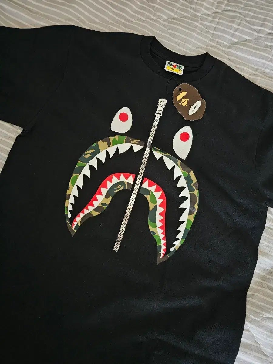 A BATHING APE アベイシングエイプ シャーク 半袖 Tシャツ