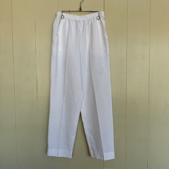 白パンツ　センタープリーツ　スラックス　ウエストゴム