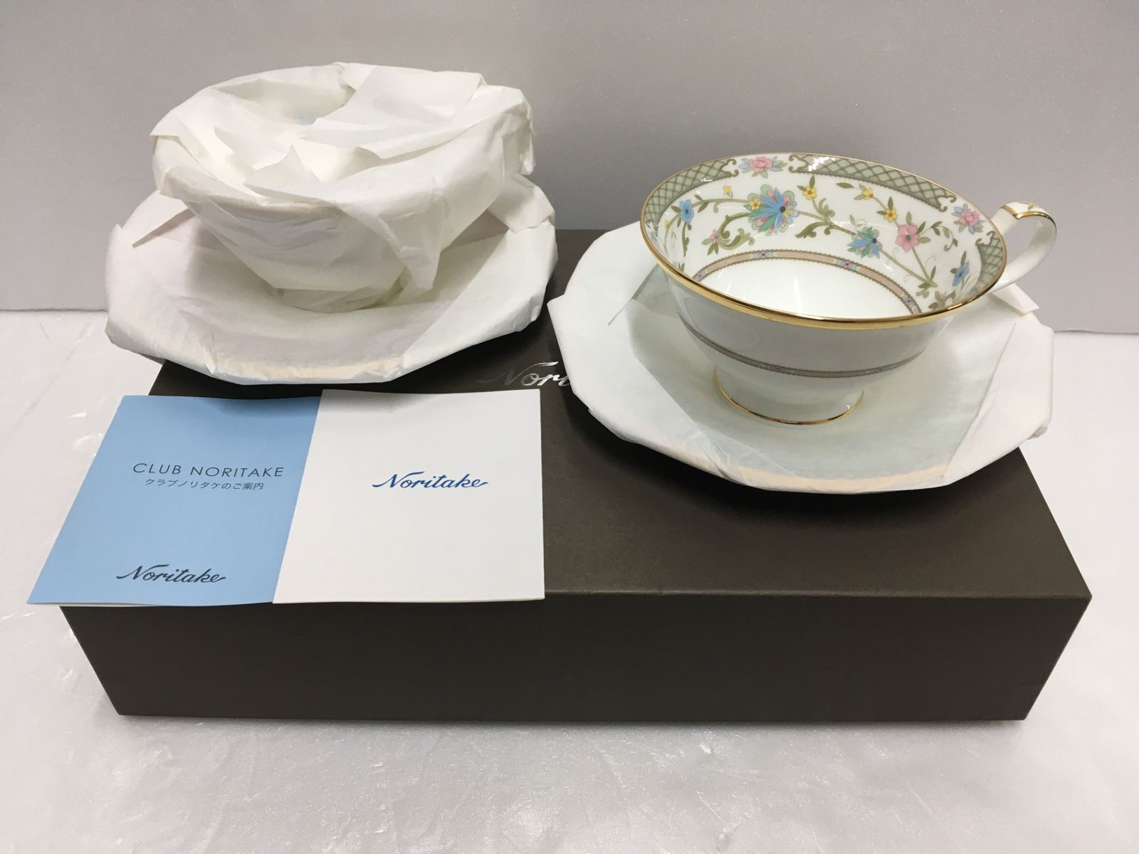※送料無料※ Noritake ノリタケ ヨシノ グリーン&ピンク ティーカップ&ソーサー ペアセット Y6988C 998307 未使用品 囗G■ 6,000円