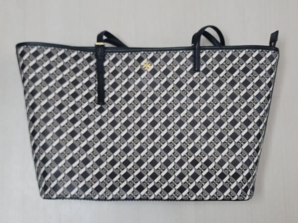 トリーバーチ ロゴ トップス ジッパー トートバッグ 出品