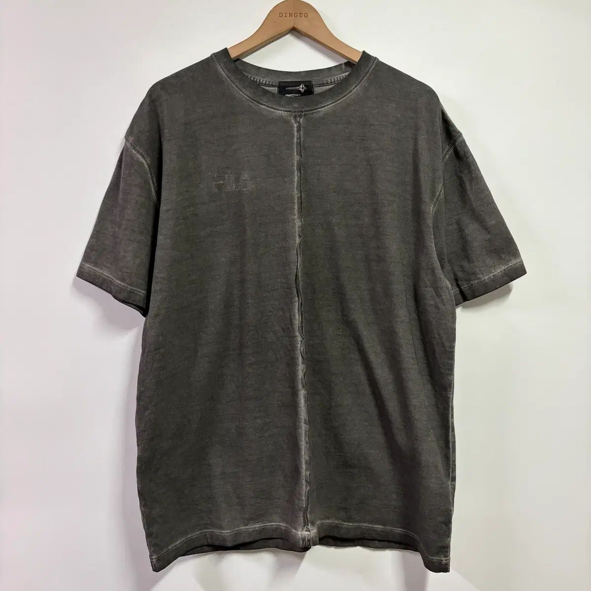 3 サグクラブ x フィラ スティッチ ロゴ 半袖 Tシャツ