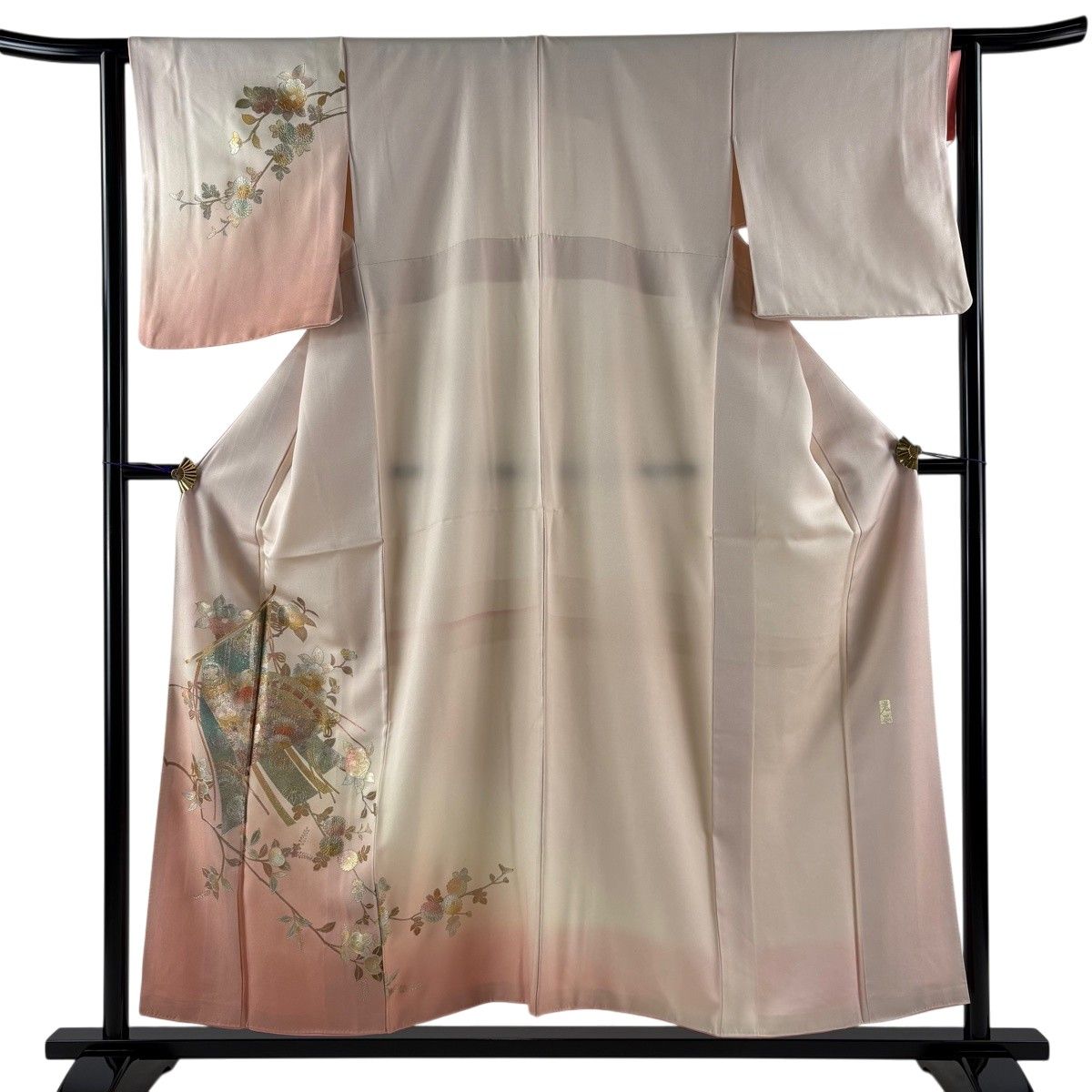 付下げ 身丈153.5cm 裄丈62cm S 袷 和田光正 落款 几帳 草花 金銀彩 ぼかし 薄ピンク 正絹 逸品 【中古】