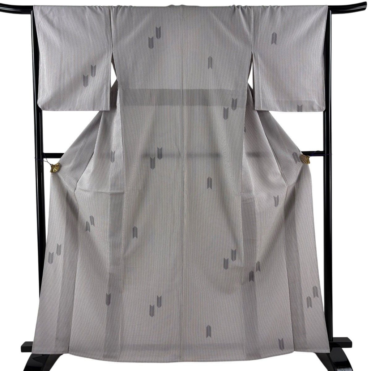 【美品】 お召 身丈163cm 裄丈65.5cm M 単衣 本塩沢 証紙 矢羽 縦縞 灰色 正絹 逸品 【中古】