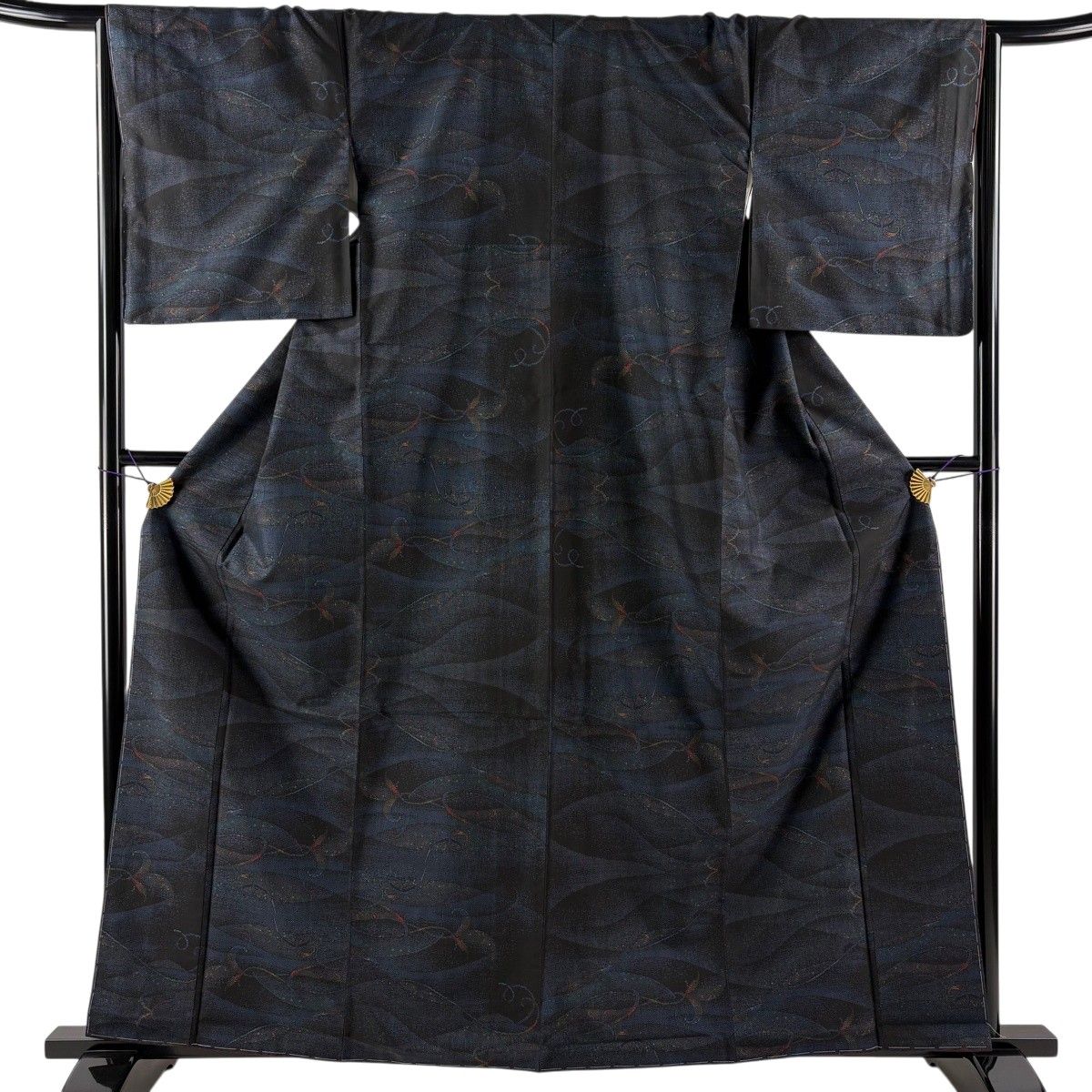 【美品】 大島紬 身丈161cm 裄丈66.5cm M 袷 都喜ヱ門 泥染 証紙 唐草 幾何学模様 濃紺 正絹 逸品 【中古】