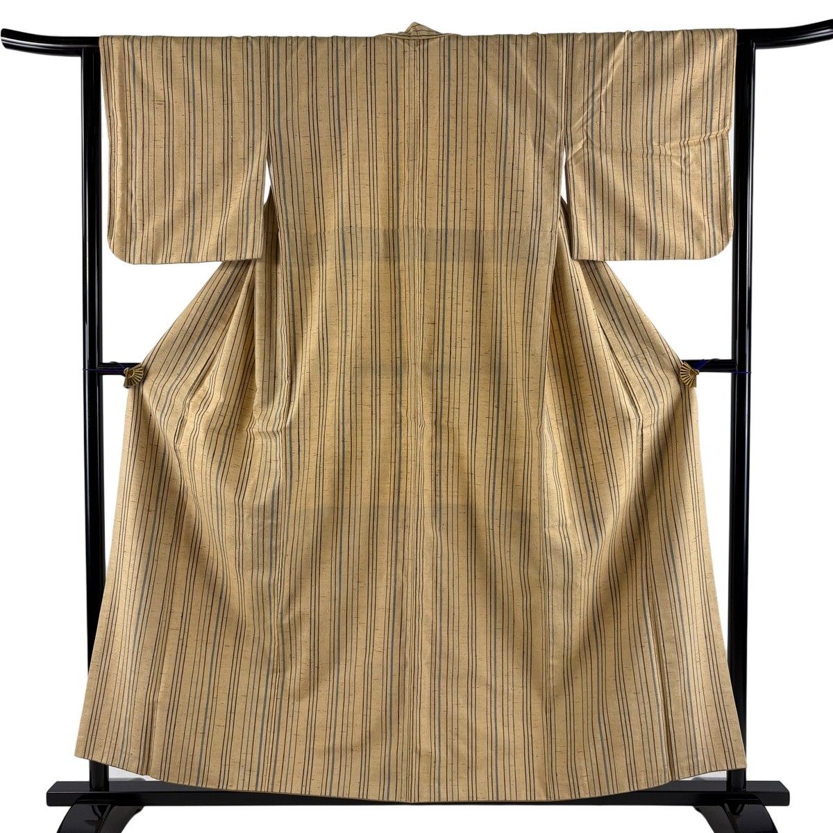 紬 身丈156.5cm 裄丈63cm S 袷 落款 証紙 縞 ベージュ 正絹 名品 【中古】
