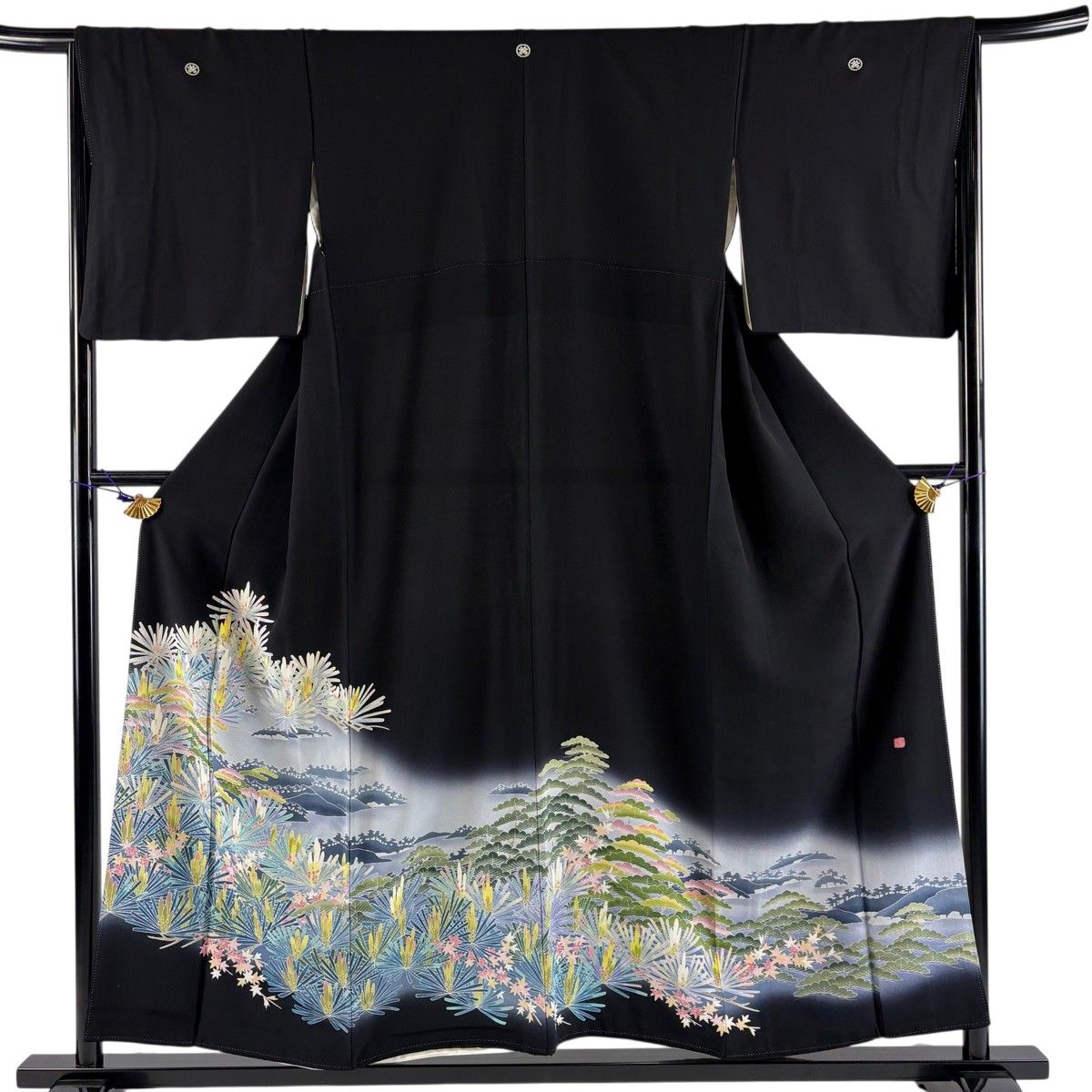 【美品】 黒留袖 身丈153.5cm 裄丈65cm M 袷 落款 松 シルエット ぼかし 黒 正絹 秀品 【中古】
