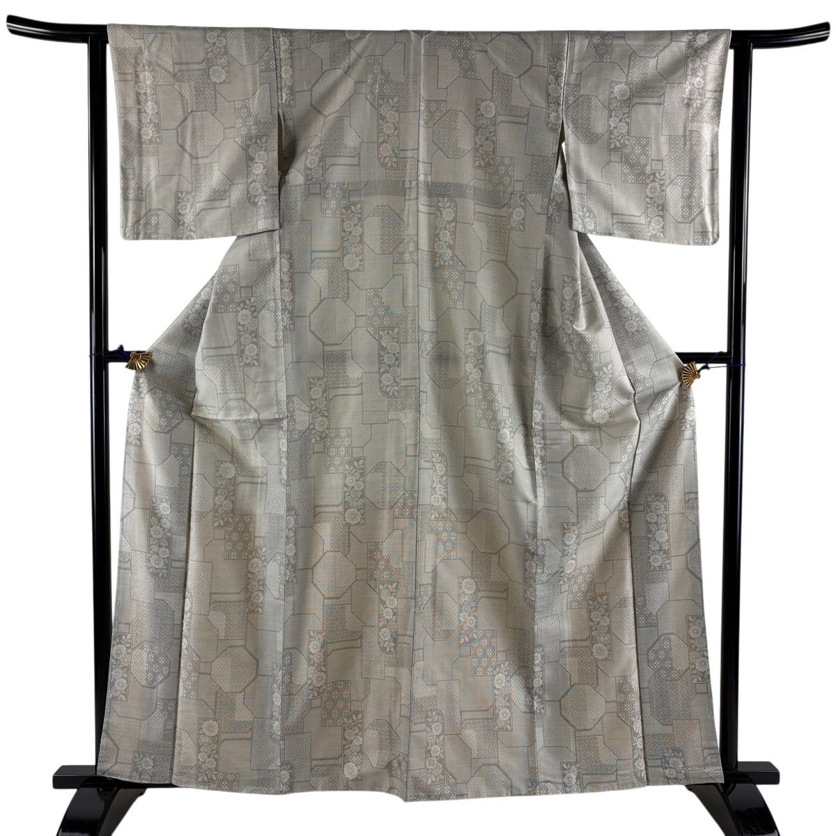 【美品】 紬 身丈161cm 裄丈62.5cm S 袷 亀甲 草花 灰色 正絹 秀品 【中古】