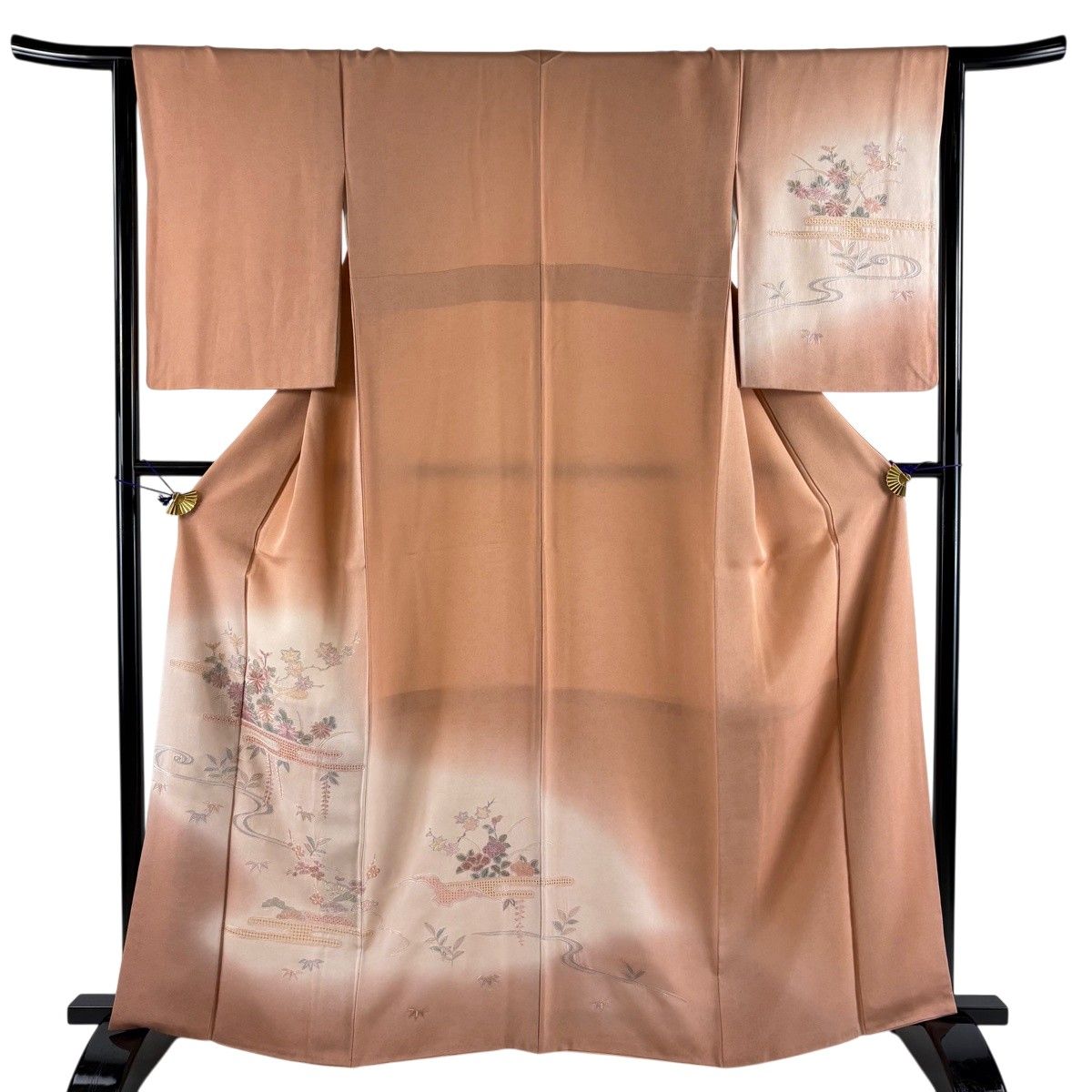 【美品】 付下げ 身丈163cm 裄丈64.5cm M 袷 菊 霞 刺繍 ぼかし ピンクベージュ 正絹 秀品 【中古】