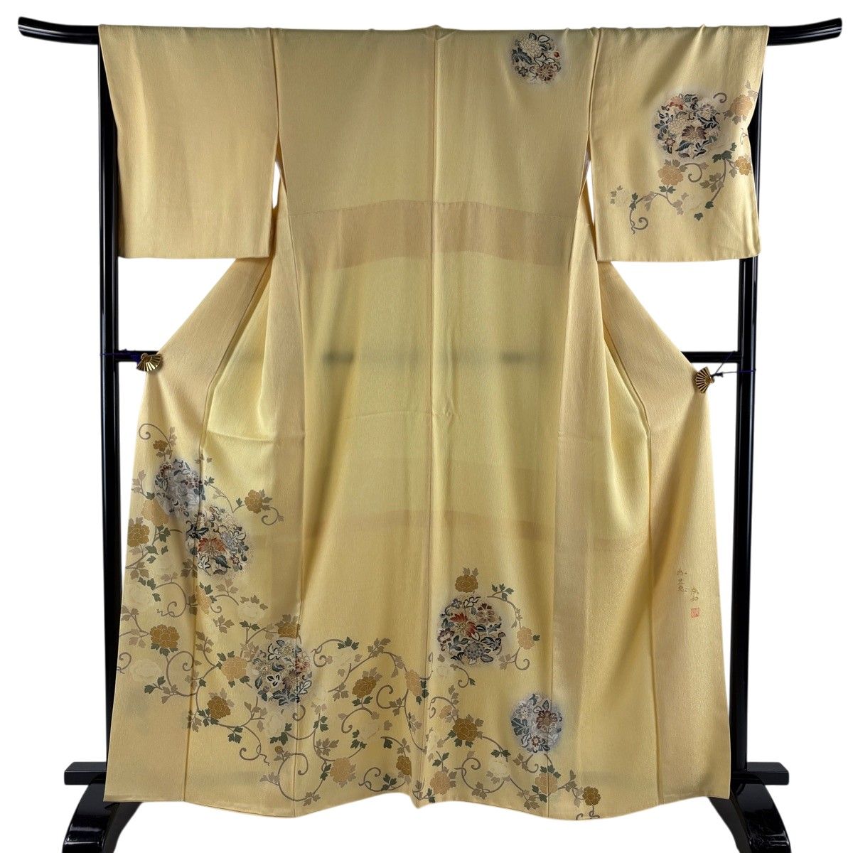 訪問着 身丈163cm 裄丈68cm L 袷 落款 花唐草 草花 刺繍 金銀彩 薄黄 正絹 秀品 【中古】