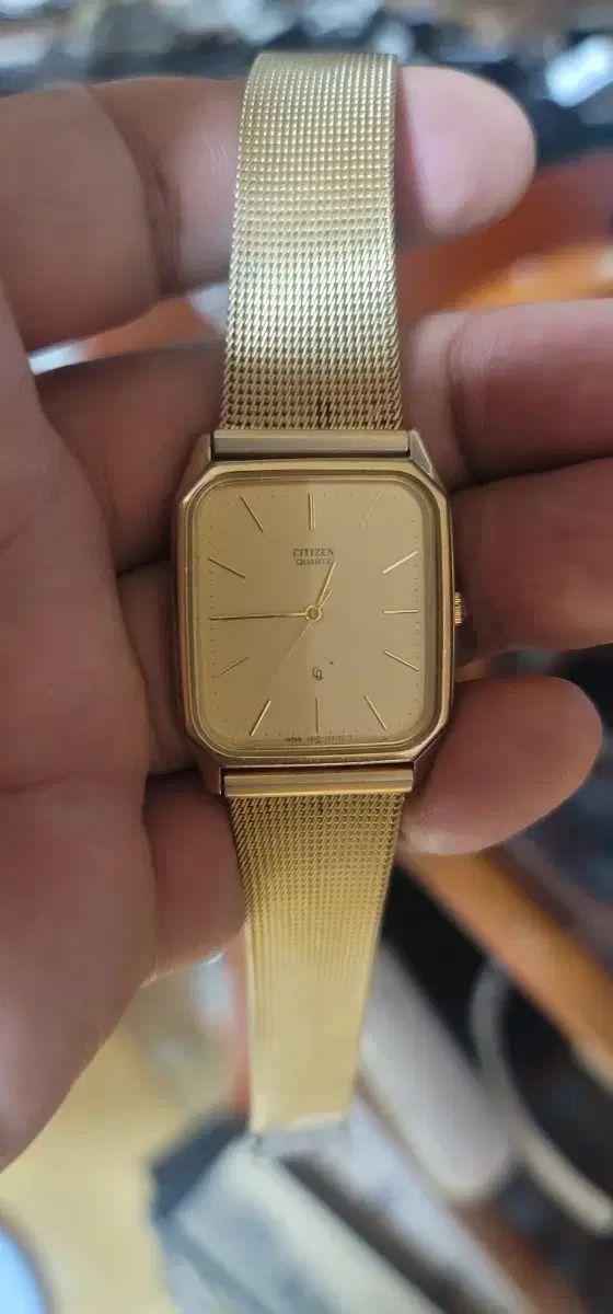 Classicな魅力のヴィンテージ CITIZEN シチズン クォーツ GOLD 時計 6月17日