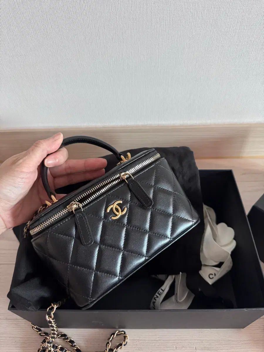 シャネル ヴァニティ トップハンドル スクエア ラムスキン ブラック CHANEL ヴァニティ 360万円