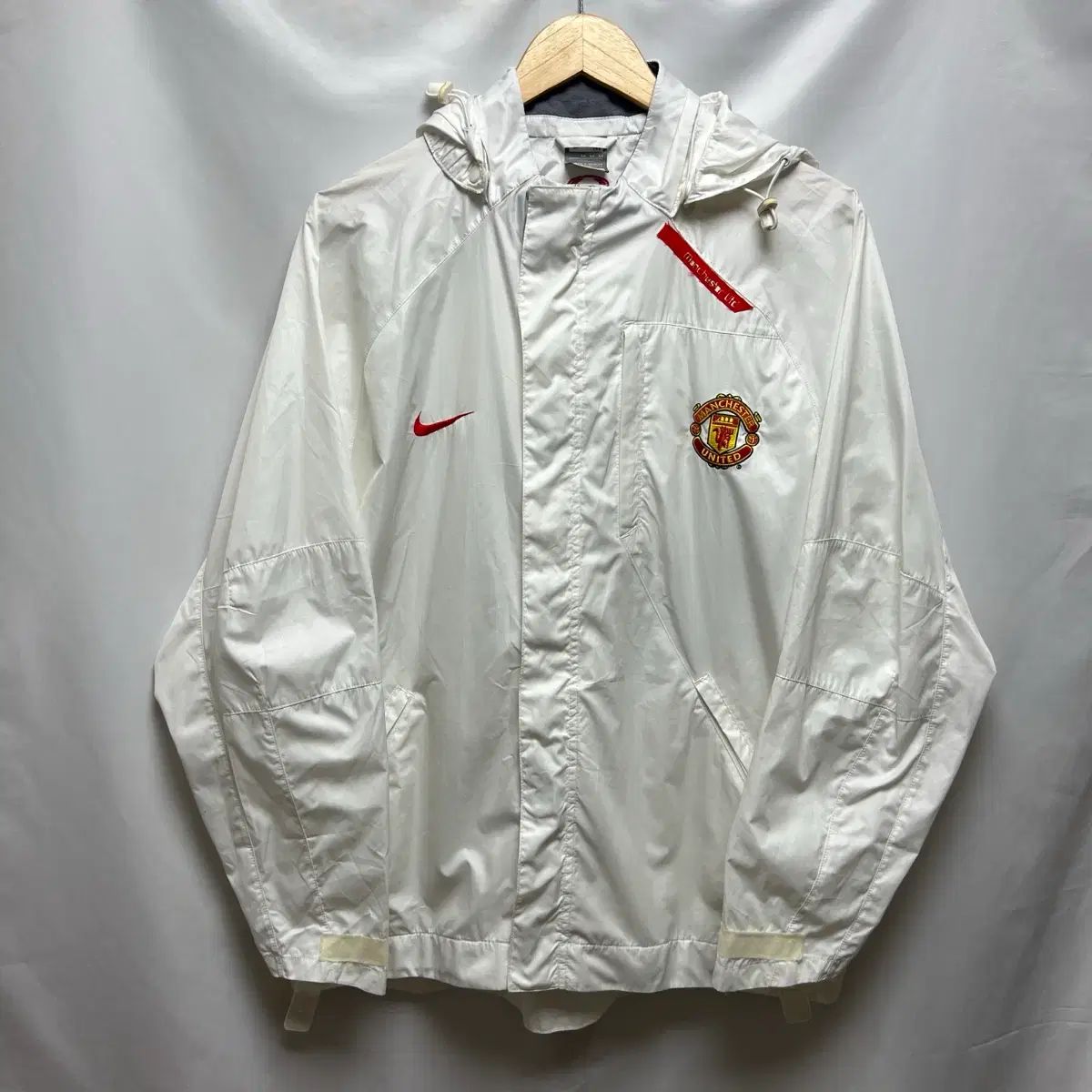 正規品/100 NIKE MANCHESTER UNITED FC(マンチェスター・ユナイテッドFC) 07-08 白 トレーナー オールド ウィンドブレーカー