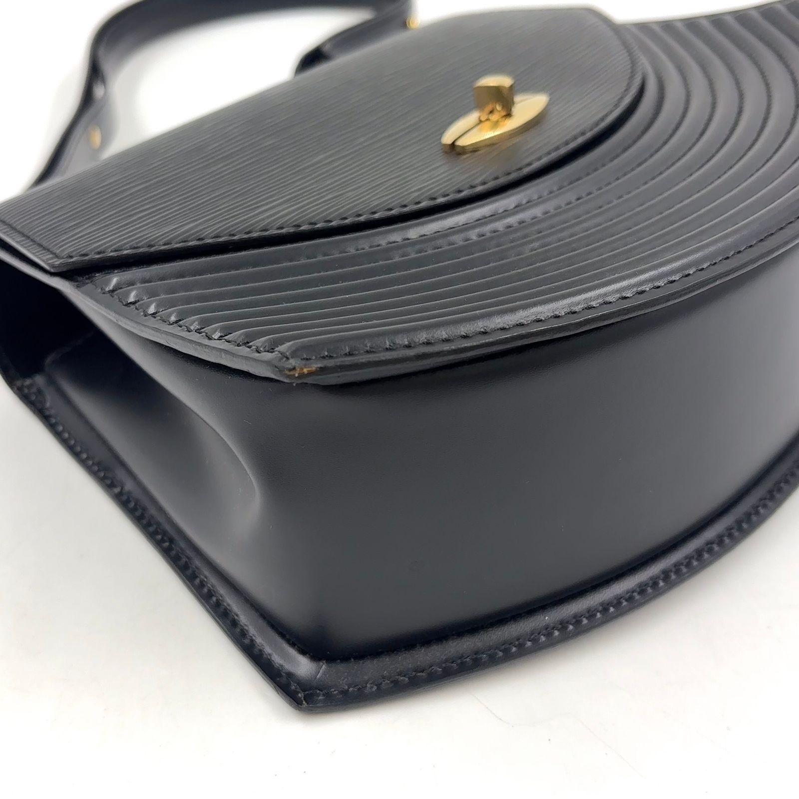 サチモッコ.  LOUIS VUITTONエピ ティルシット LOUIS VUITTON ティルシット エピ エピ ノワール レザー ブラック