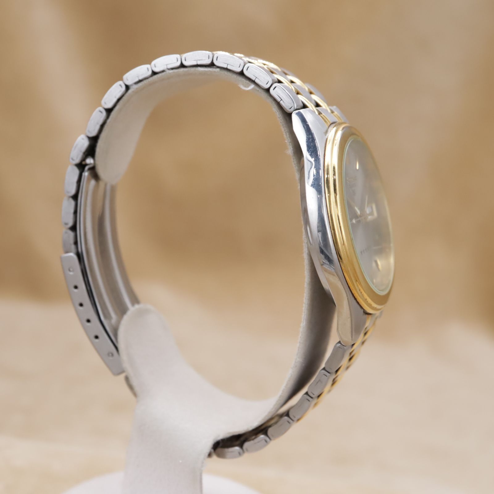 セイコー ファイブ クォーツ 7N48-8000 SEIKO5 QUARTZ デイデイト シルバー ゴールド 海外モデル 37.5mm 1994年製 電池交換済 【６ヶ月保証】 CH599