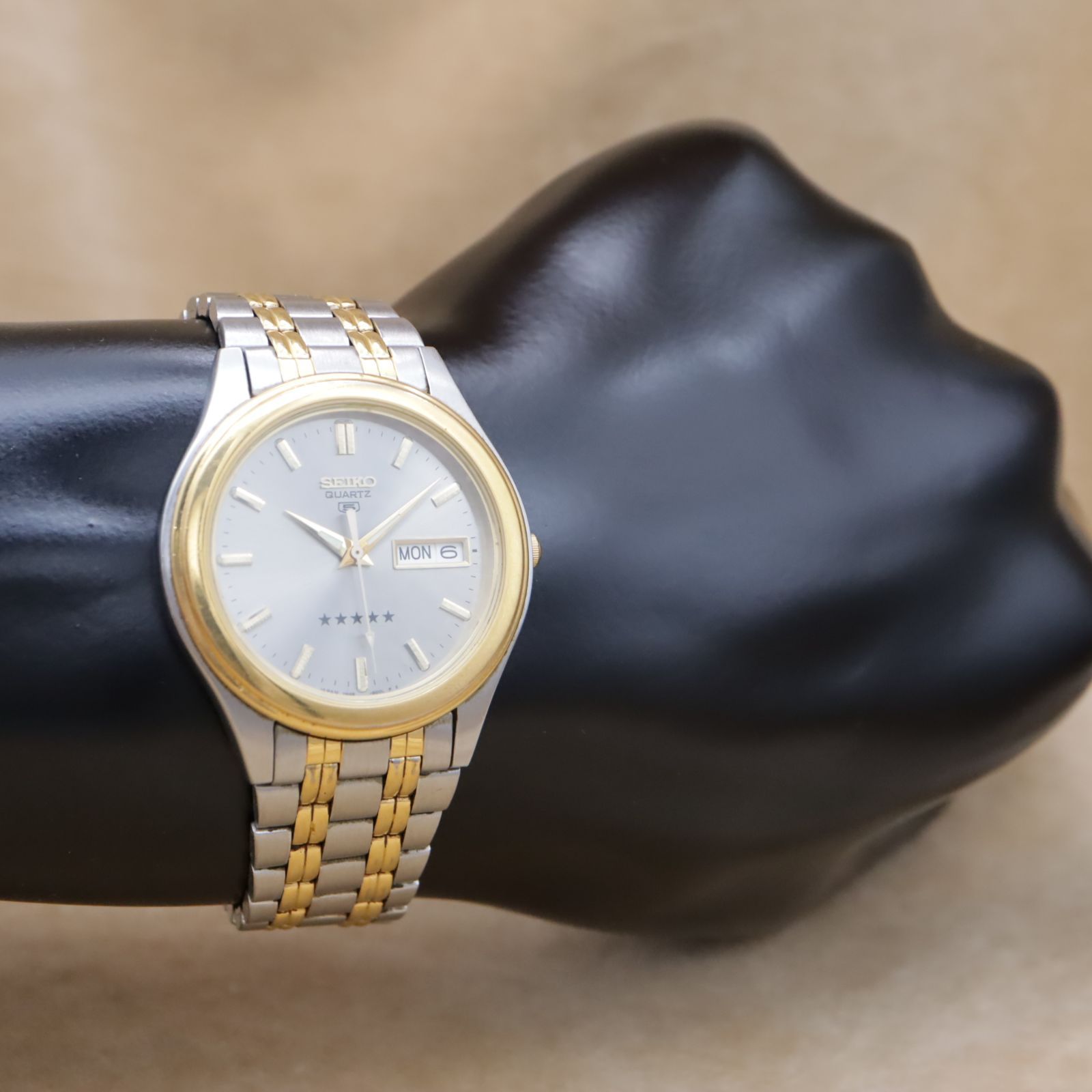 セイコー ファイブ クォーツ 7N48-8000 SEIKO5 QUARTZ デイデイト シルバー ゴールド 海外モデル 37.5mm 1994年製 電池交換済 【６ヶ月保証】 CH599