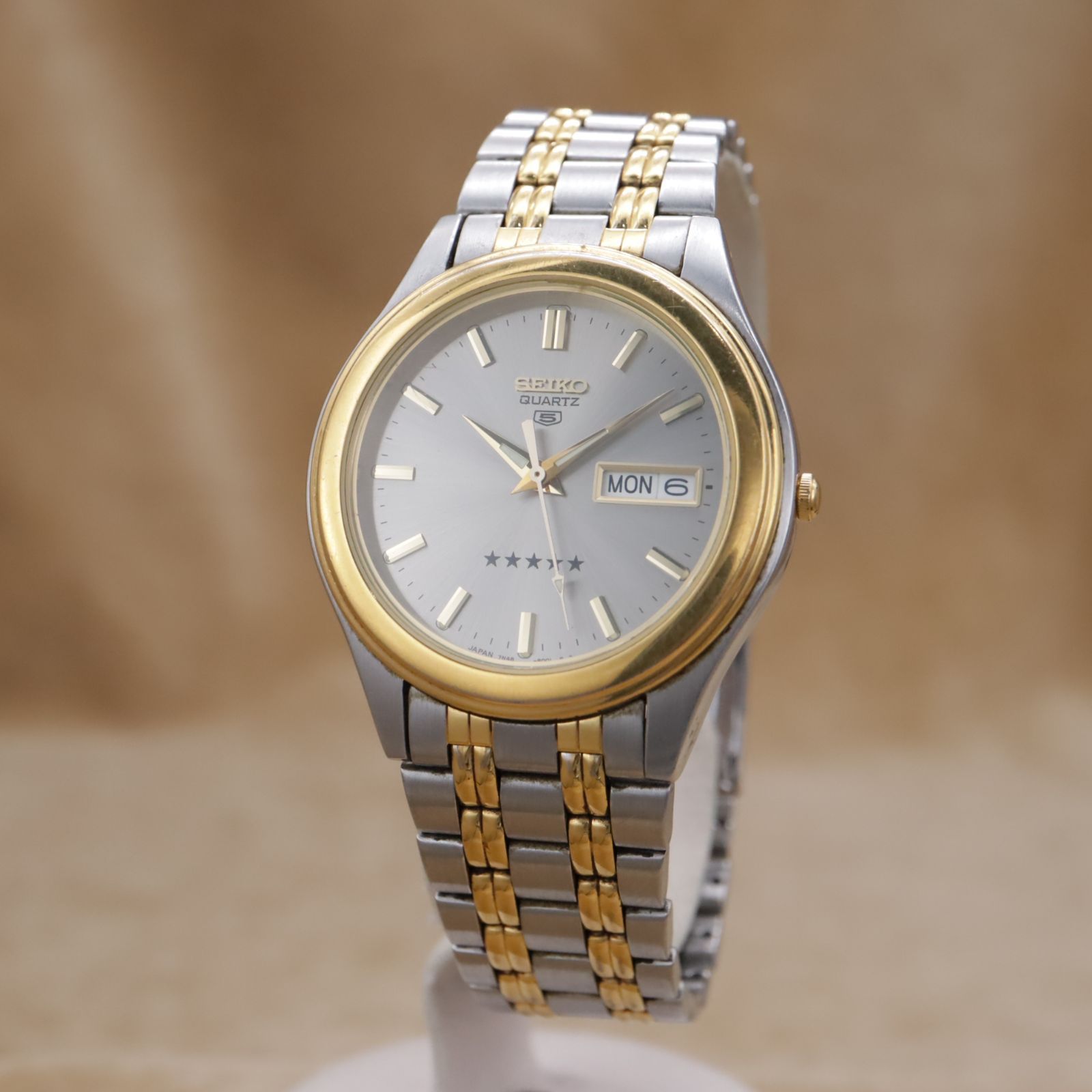 セイコー ファイブ クォーツ 7N48-8000 SEIKO5 QUARTZ デイデイト シルバー ゴールド 海外モデル 37.5mm 1994年製 電池交換済 【６ヶ月保証】 CH599