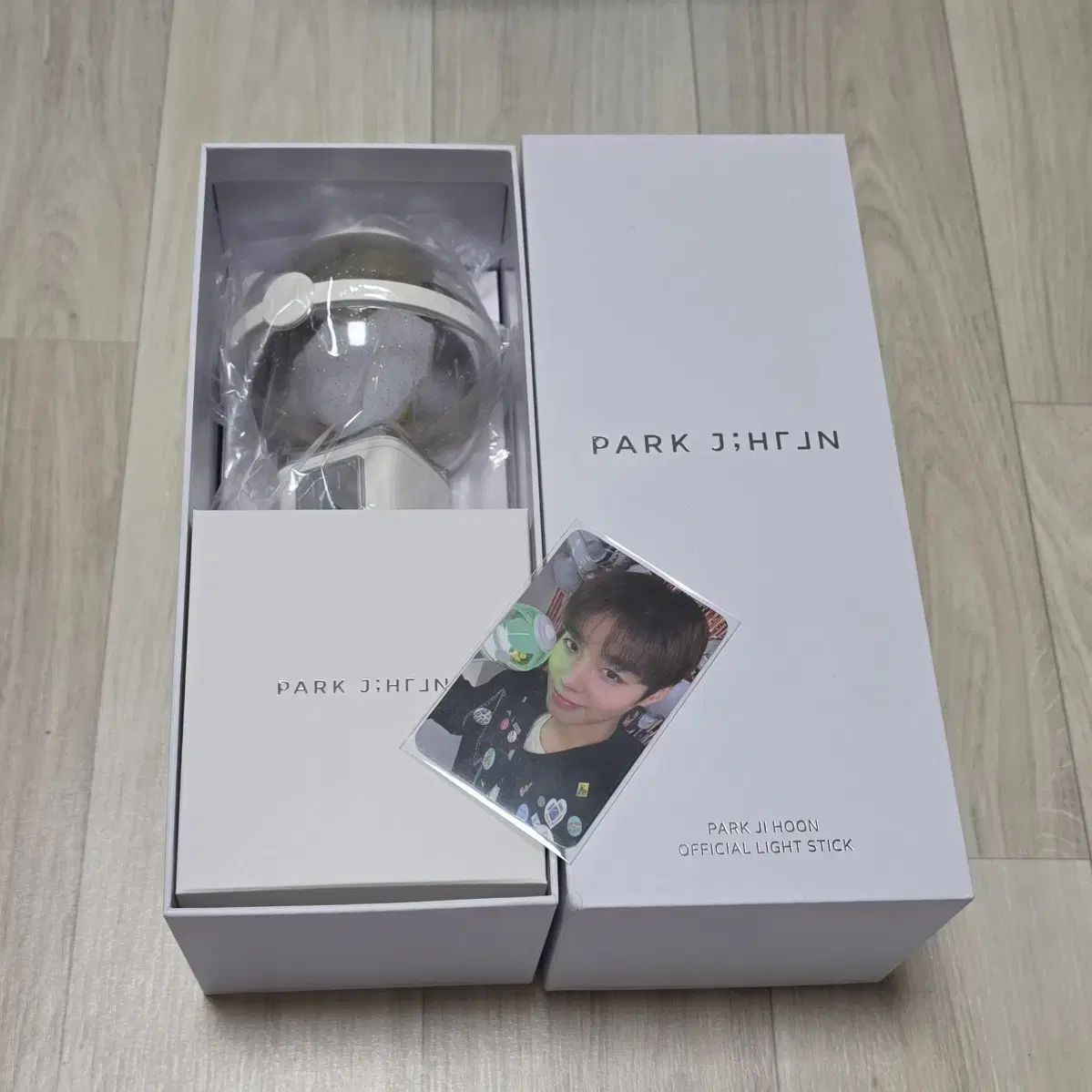 パク・ジフン(PARK JIHOON) ペンライト 新商品 (トレカ 付き フォトカード 付き)