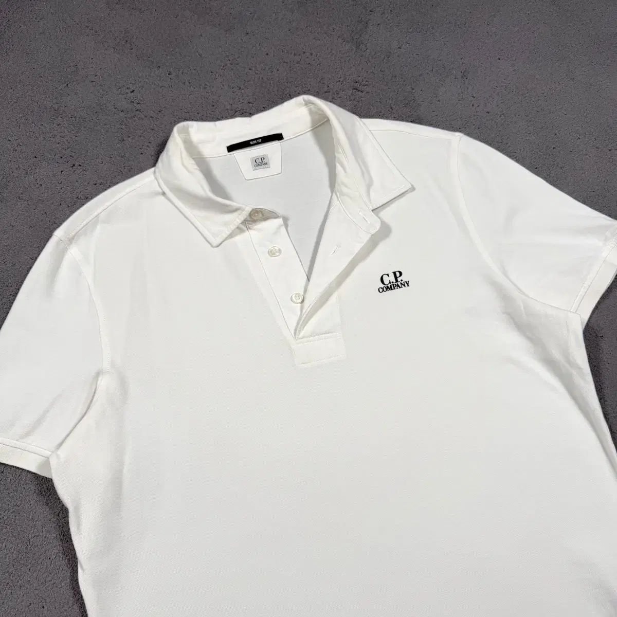 C.P. COMPANY シーピーカンパニー スリムフィット 白 빈팔 カラーTシャツ