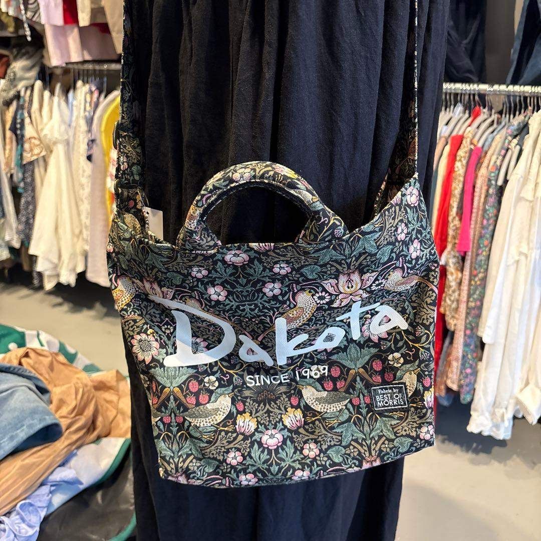 【東あずま店　併売品】　ダコタ Dakota V＆A　ウィリアムモリス　Williammorris カットワーク バッグ bag トート　お呼ばれ　デート　オフィスカジュアル　食事会　キャンバス