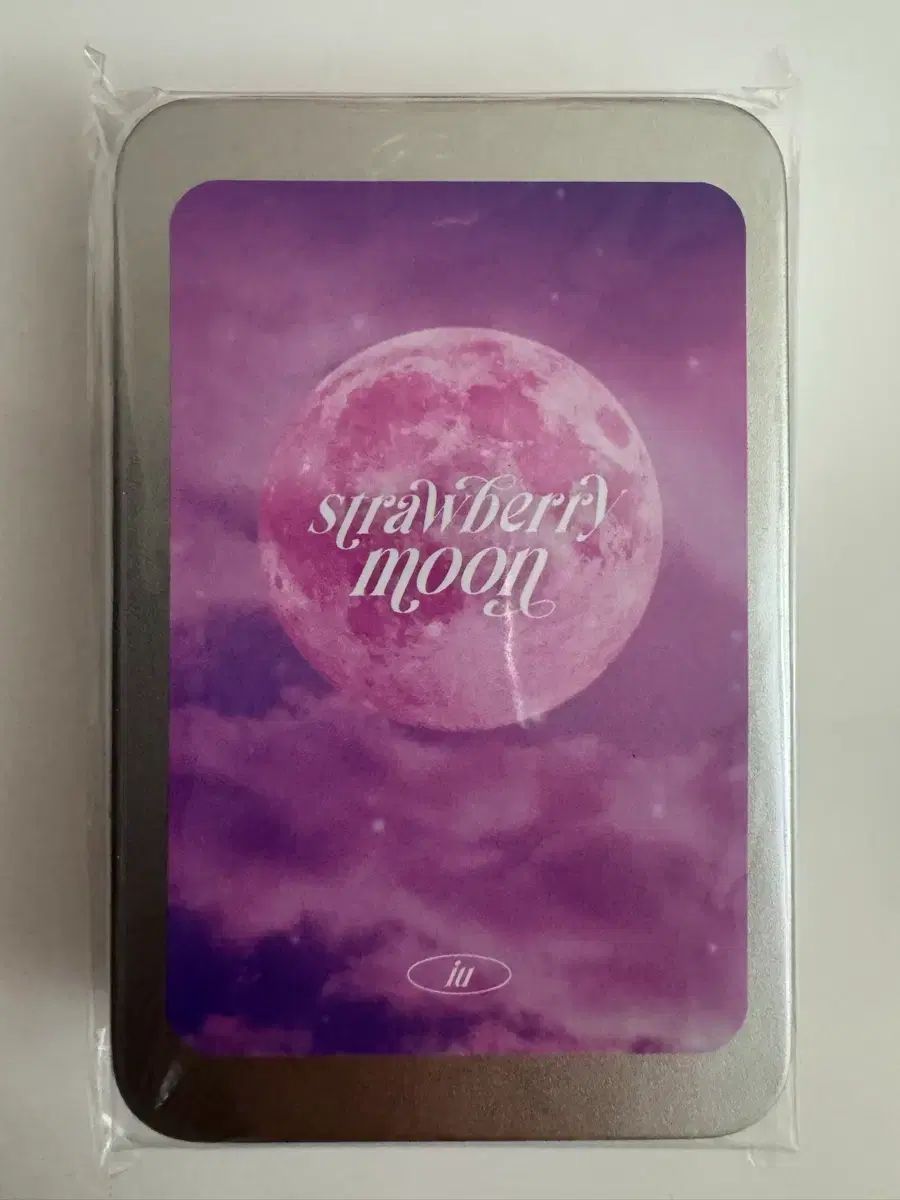 アイユー Strawberry Moon トレカ 出品 - メルカリ