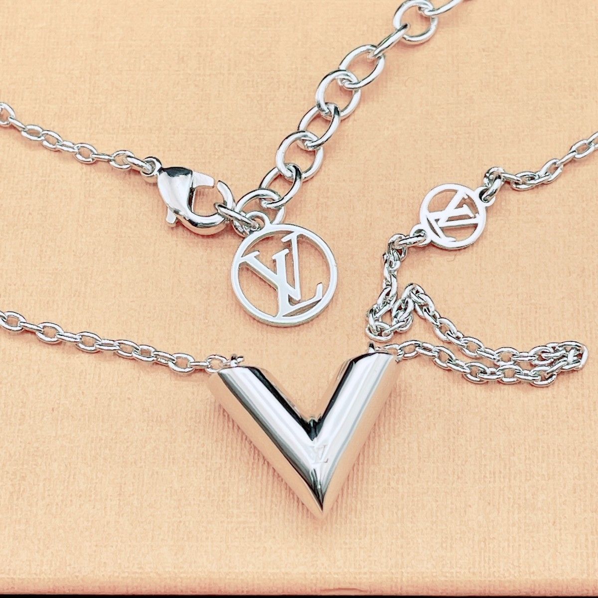 ◇ルイヴィトン◇新品仕上済 LOUIS VUITTON M63197 エセンシャルV シルバー ネックレス ブランド LE3272