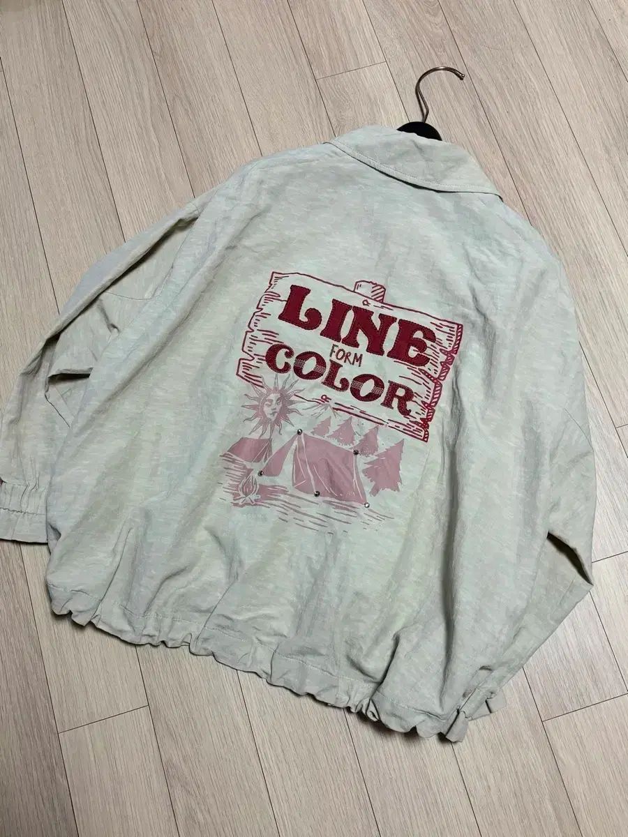 22年 ベネトン シャカシャカ素材 バッグ 刺繍 キュービック シャーリング アウター リネン レーヨン ベージュ フリル袖 シャツジャケット