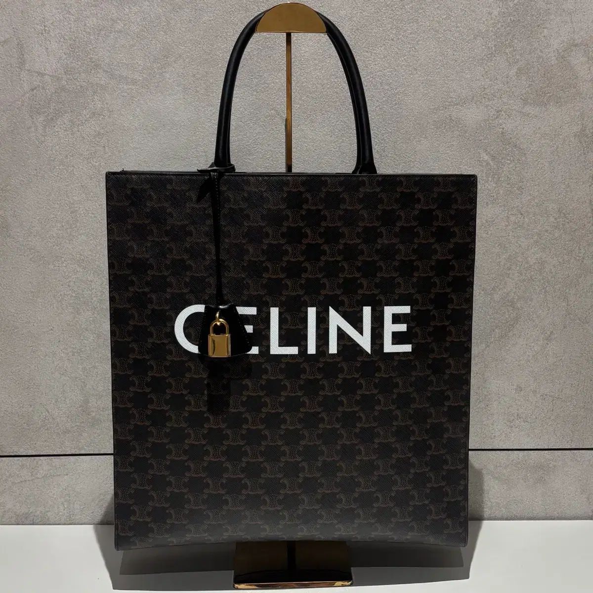 { large₍ラージ) } Celine セリーヌ トリオンフ バッグ