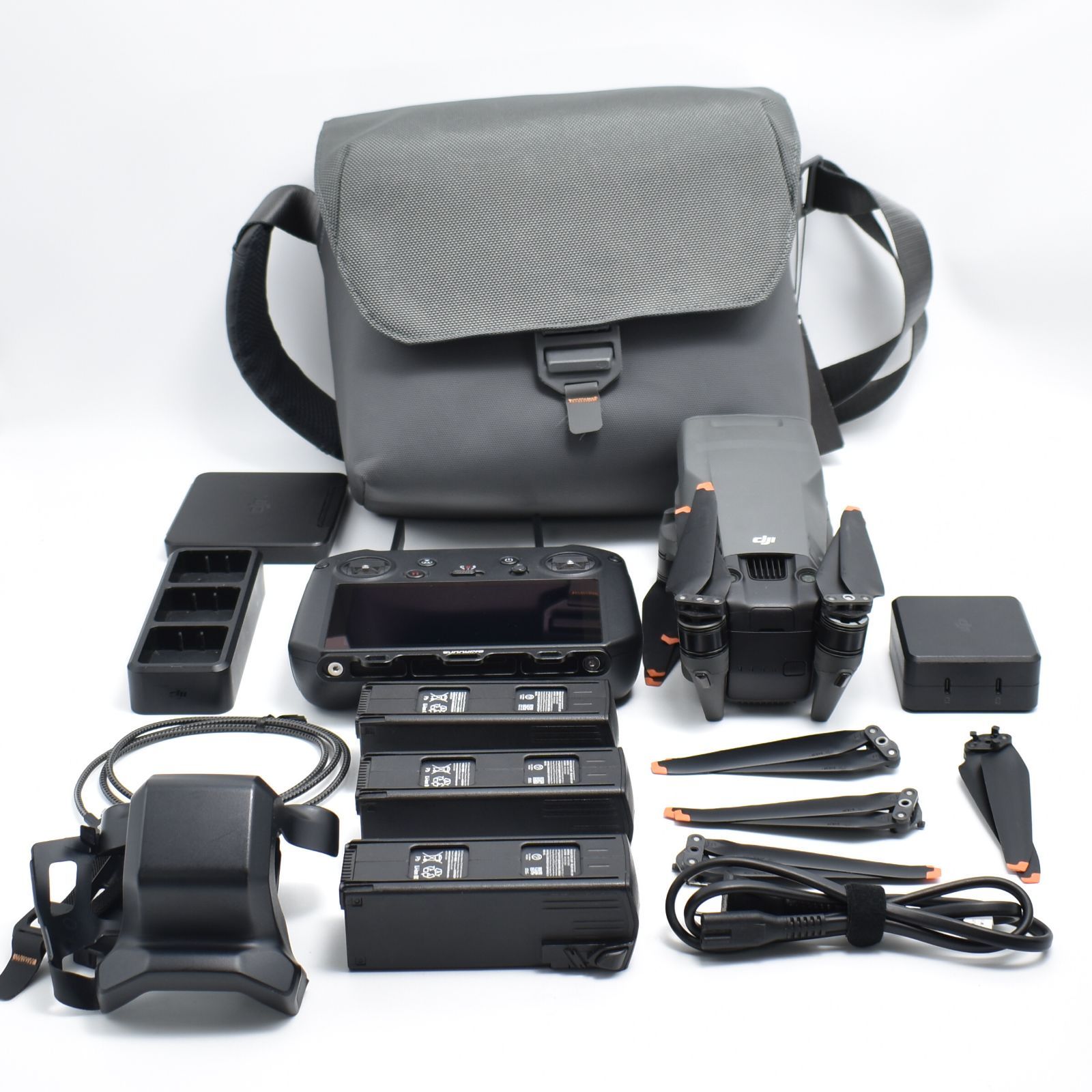 B#12428 DJI Mavic 3 Pro Cine カメラドローン DJI RC Pro 高輝度スクリーン搭載 3眼カメラ フラッグシップ カメラドローン カメラ3台 Apple ProRes対応 1TBストレージ内蔵 インテリジェント フライトバッ