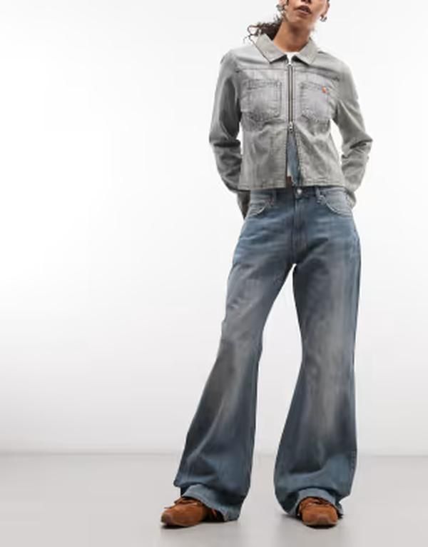 ウィークデイ レディース ボトムス デニムパンツ フレア ジーンズ Weekday Helix lowaist loose fit flare leg jeans in light blue wash