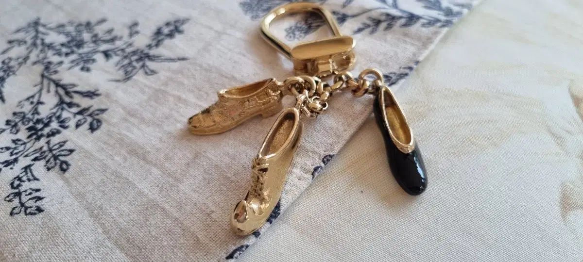 フェラガモ 正規品 靴 キーホルダー ホルダー