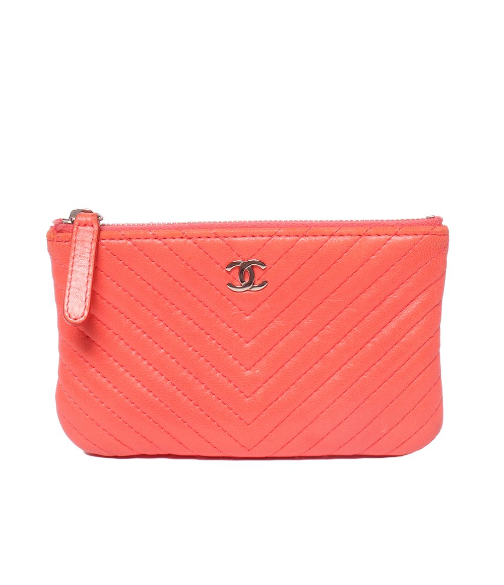 シャネル ポーチ Vステッチ シルバー金具 22番台 レディース CHANEL