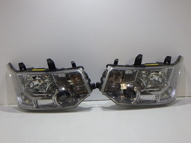 デリカD5 ヘッドライト左右 HID CV1W CV5W 前期 100-87918 8301C536