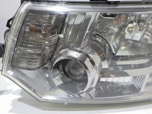 デリカD5 ヘッドライト左右 HID CV1W CV5W 前期 100-87918 8301C536